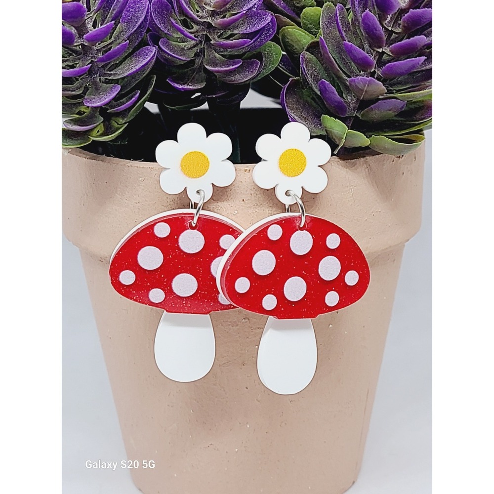 Red Mushroom Daisy Flower Acrylic Dangle Earrings Cottagecore Toadstool Studs‎ - Picture 4 of 7